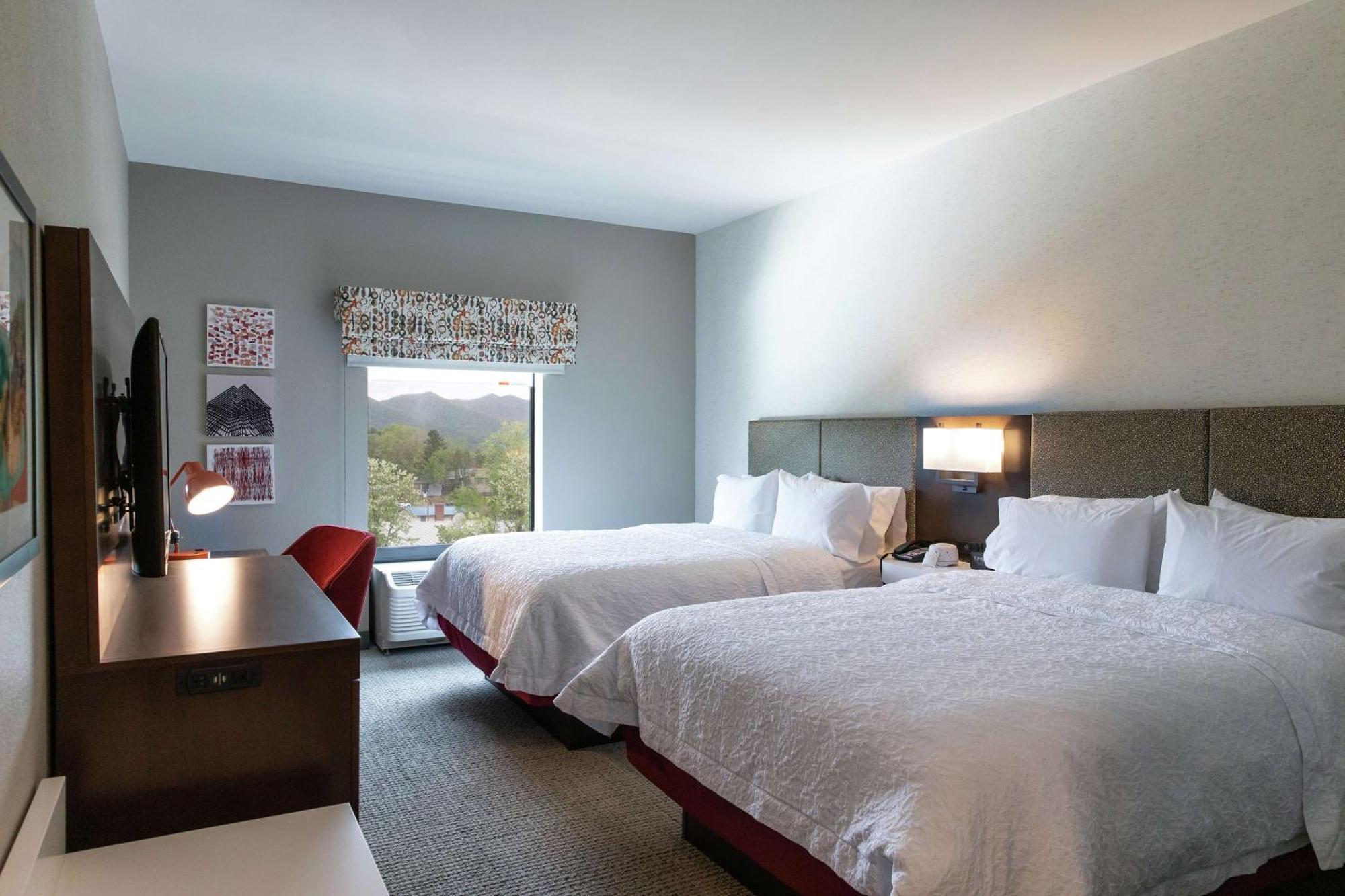 Hampton Inn Black Mountain Exterior photo